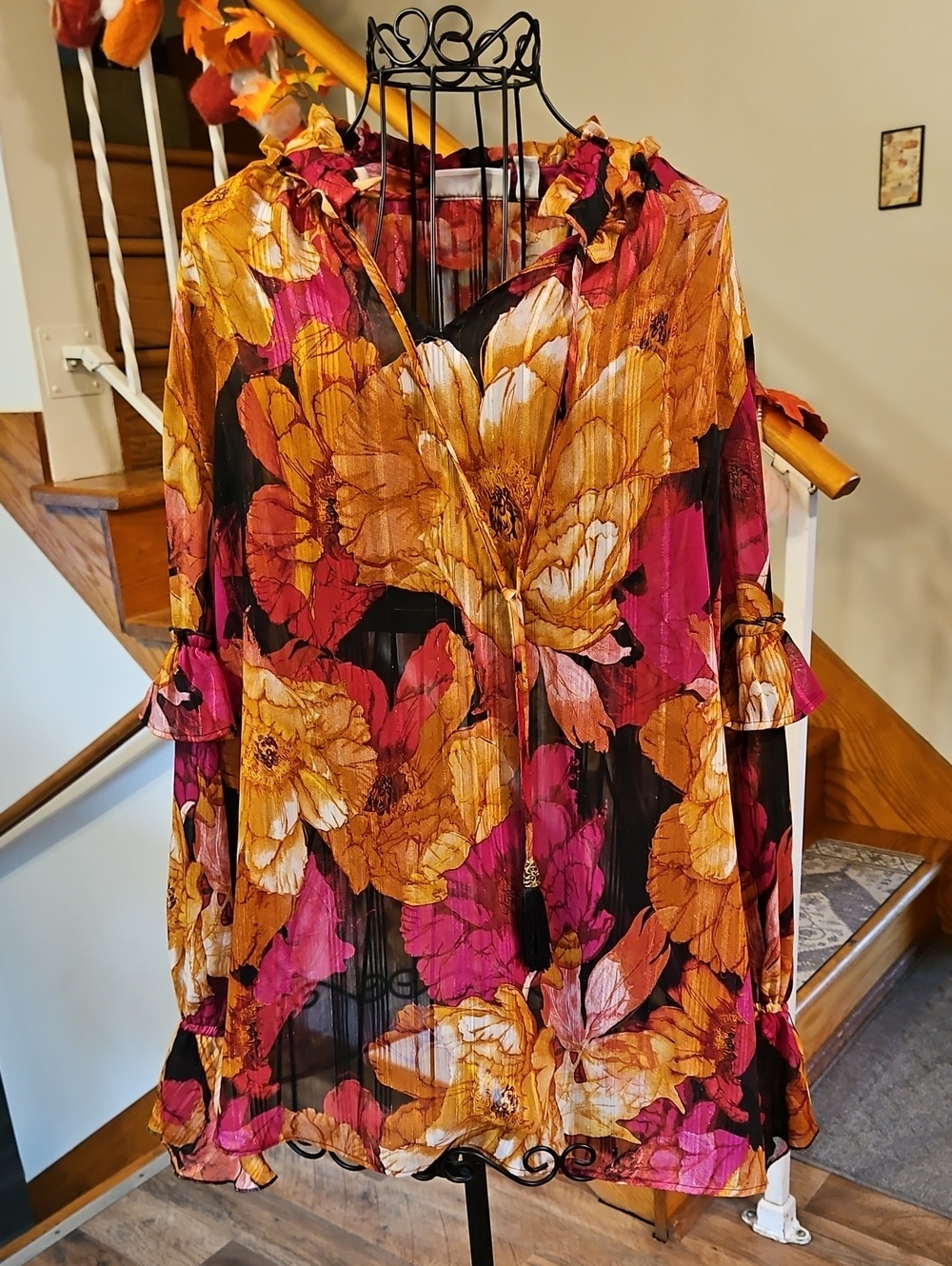 👚Susan Graver Floral V-Neck Tunic in Magenta and Mustard